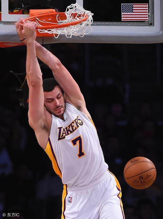 赛地聚焦：荷甲转会期热度飙升，勒沃库森手感冰凉，底气十足，身体对抗强度拉满